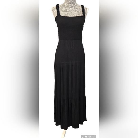 Forever 21 Dresses & Skirts - Forever 21 Smocked Strappy Back Maxi Dress sz Medium                🎉 HP
